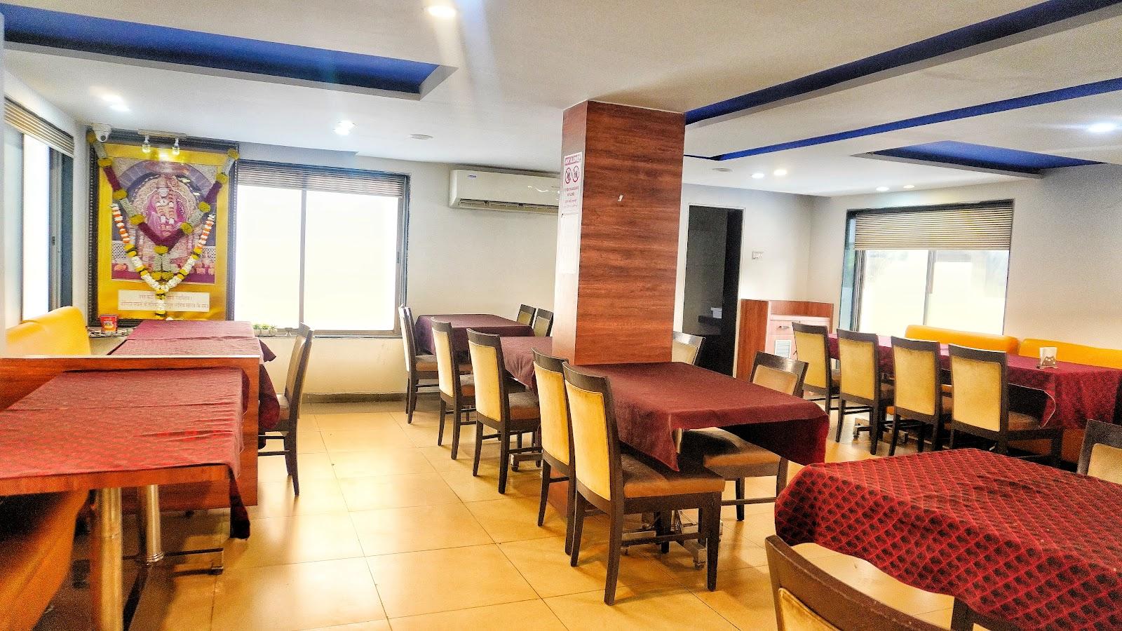Hotel SkyLark Inn – photo 4