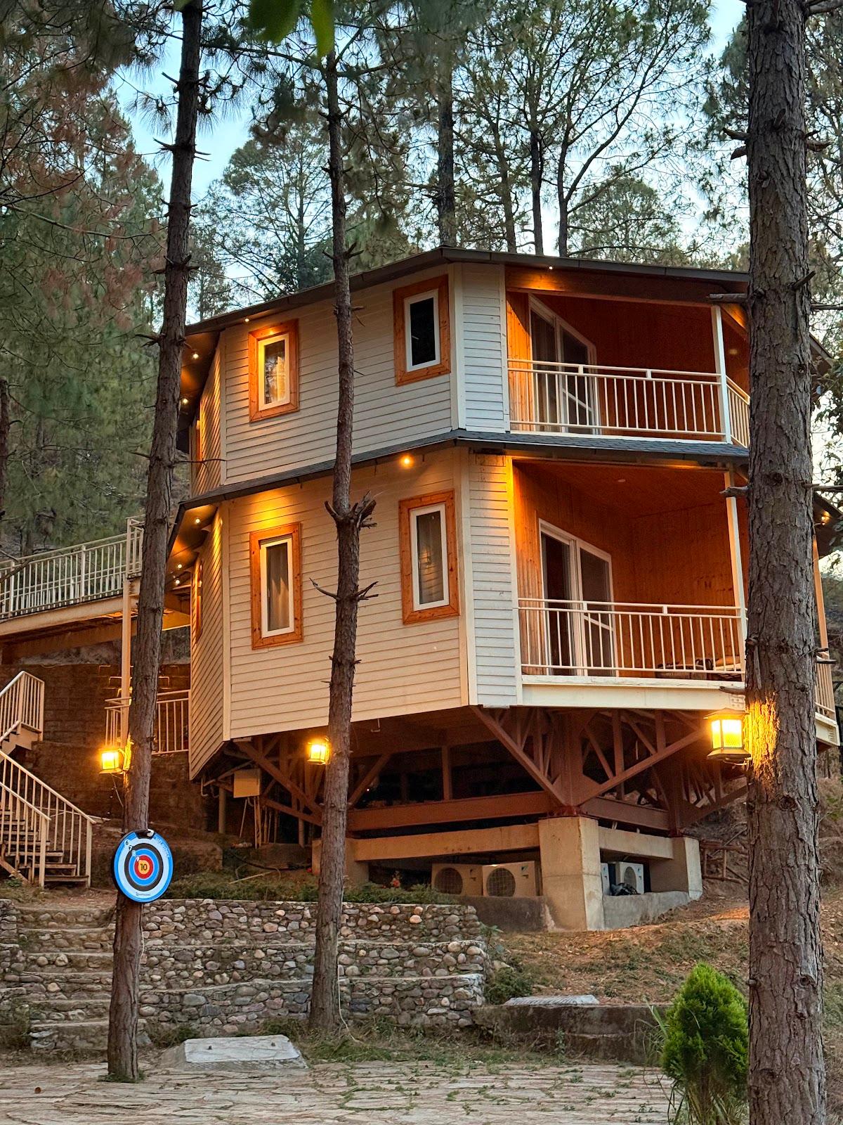 The Woods Retreat, Lansdowne