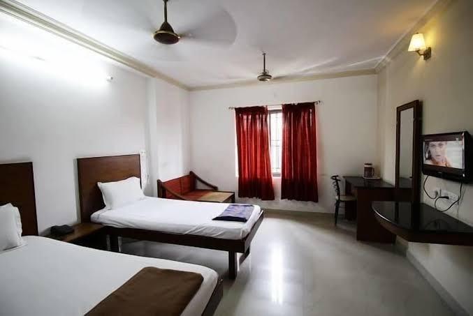 Hotel Adithya – photo 4