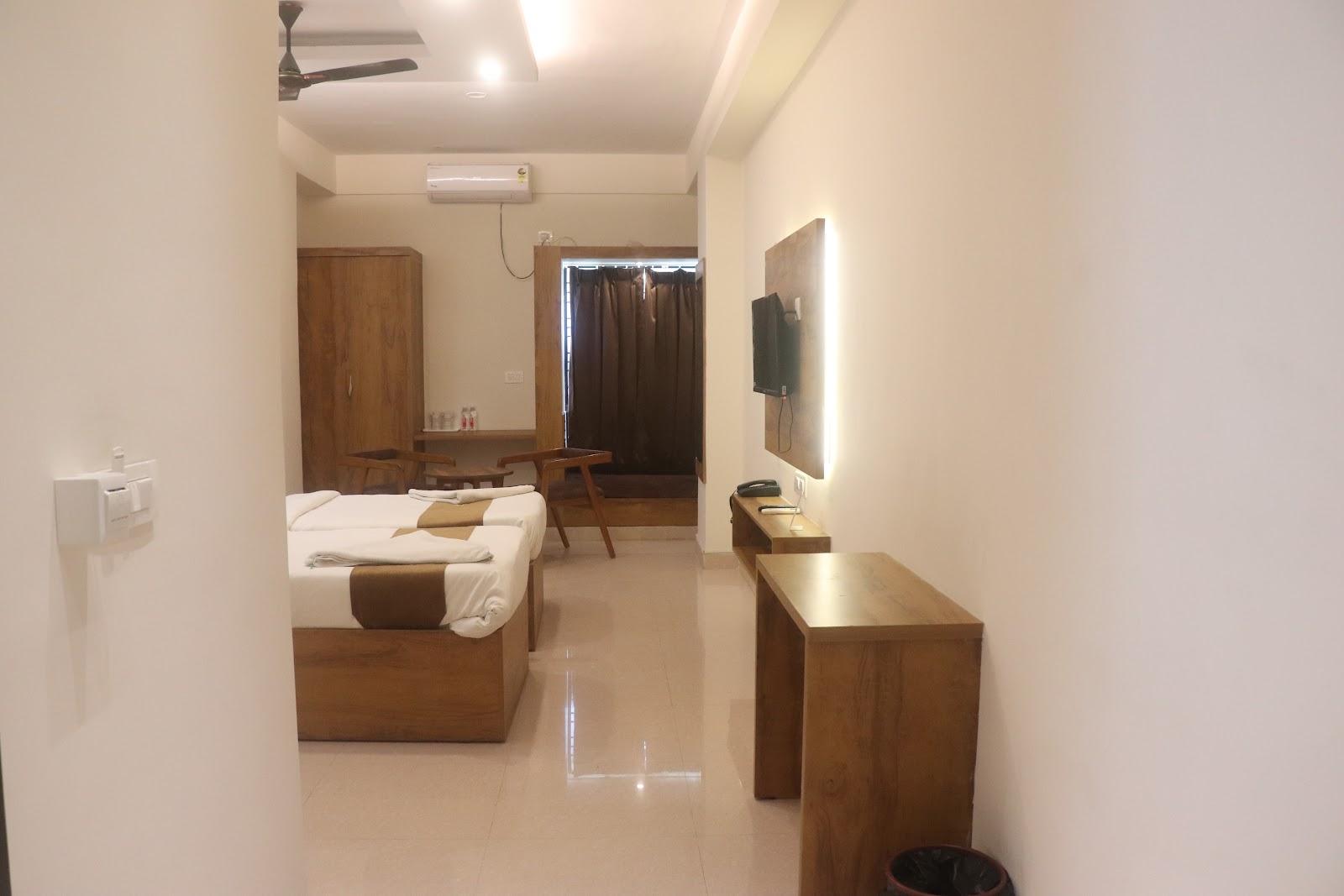 UPTOWN SUITES – photo 3