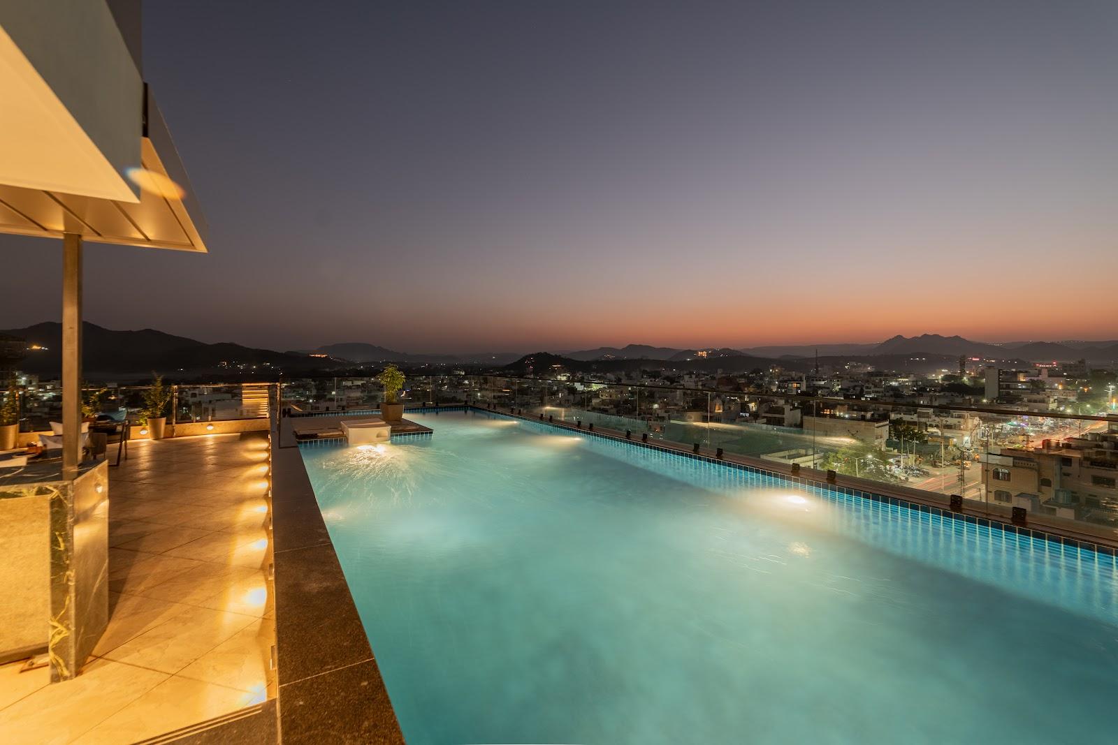 PINNACLE Udaipur - Boutique Rooftop Pool Hotel, Near the Lakes – photo 4