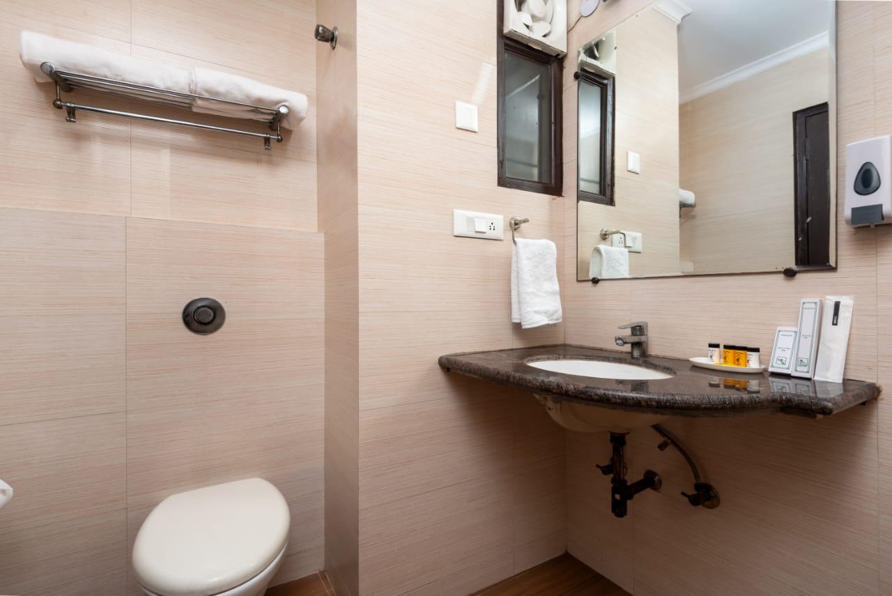 Hotel Rousha Inn – photo 4