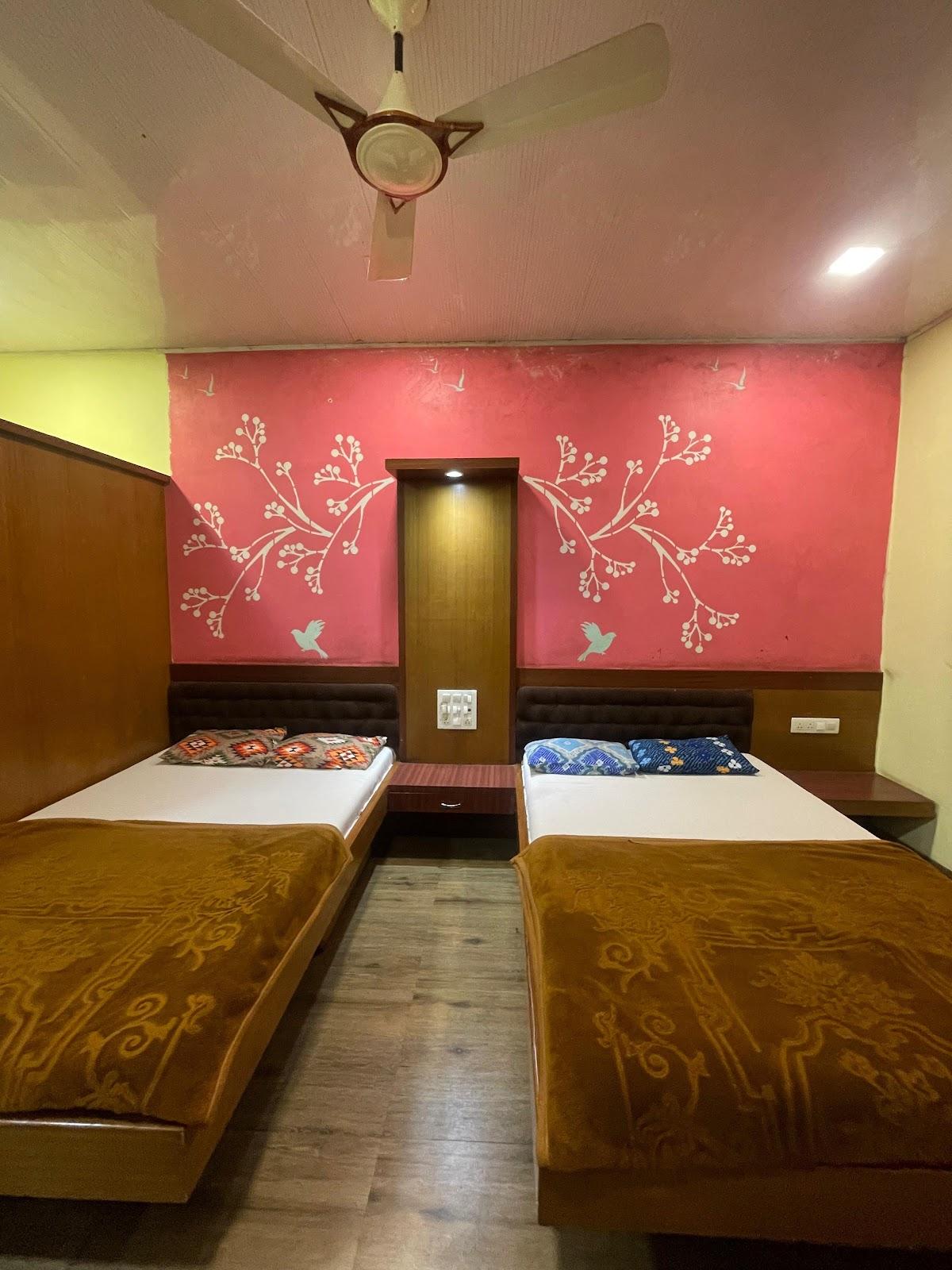 Hotel Pearl Inn