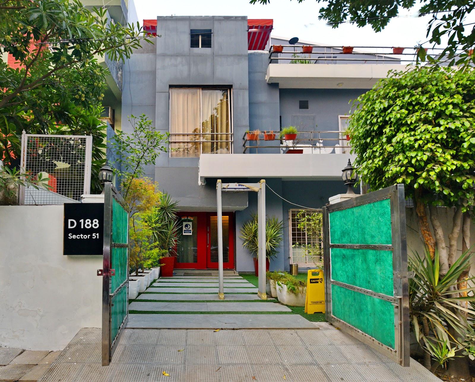 Divine Inn Couple Friendly Hotel near Sector 51 Metro Station – photo 3