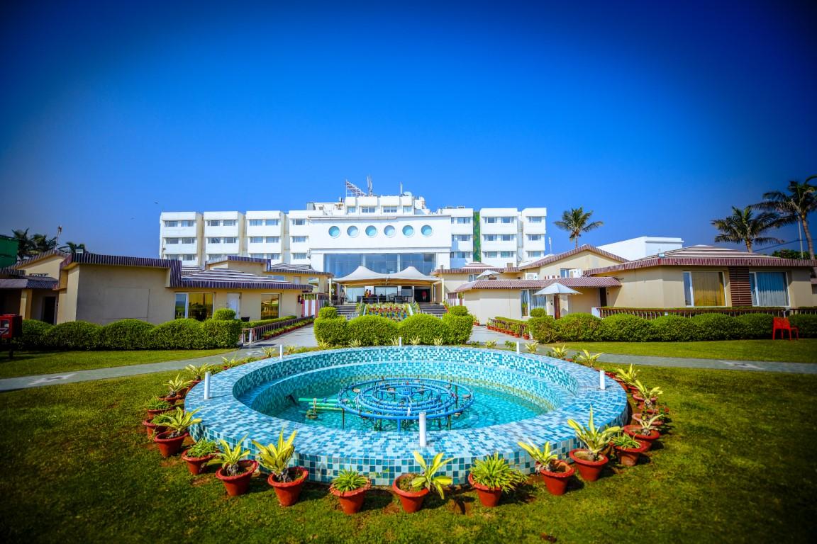 Hotel Holiday Resort – photo 1