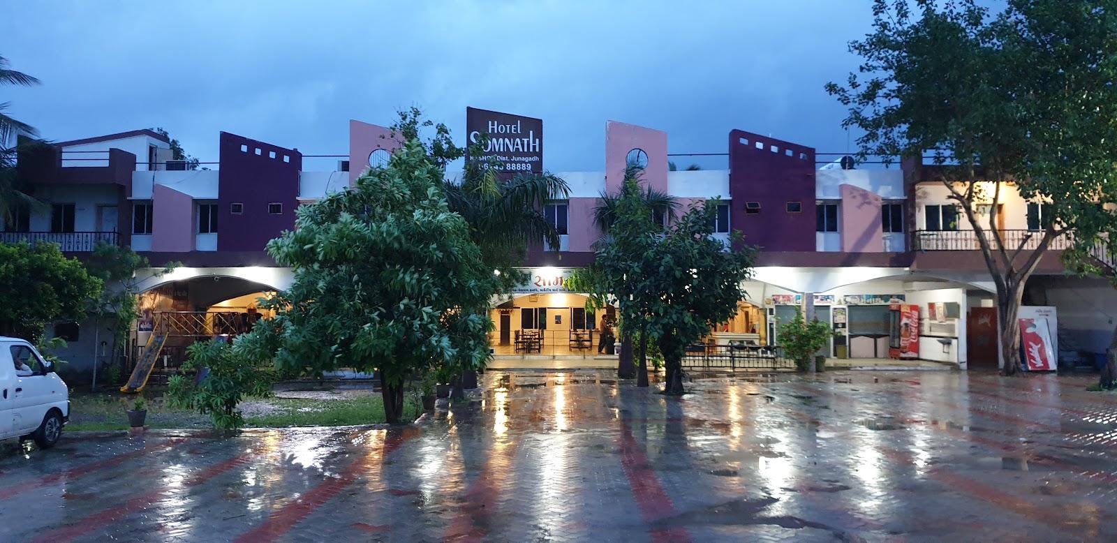 Somnath Hotel – photo 1