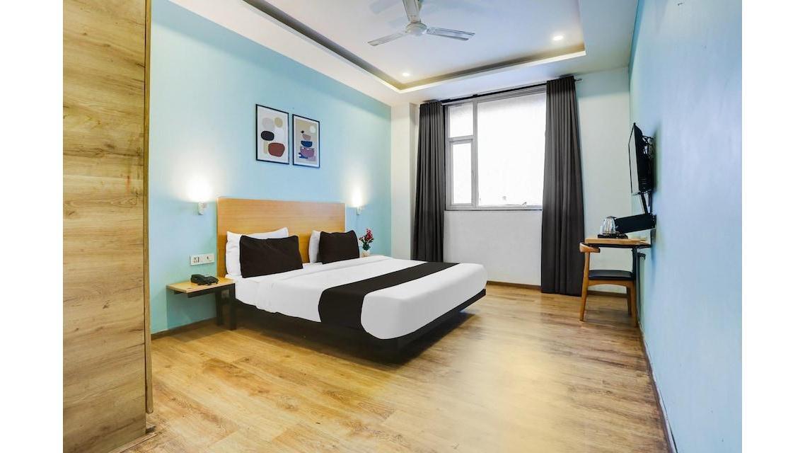 Super Townhouse by OYO Rohini Sector 23