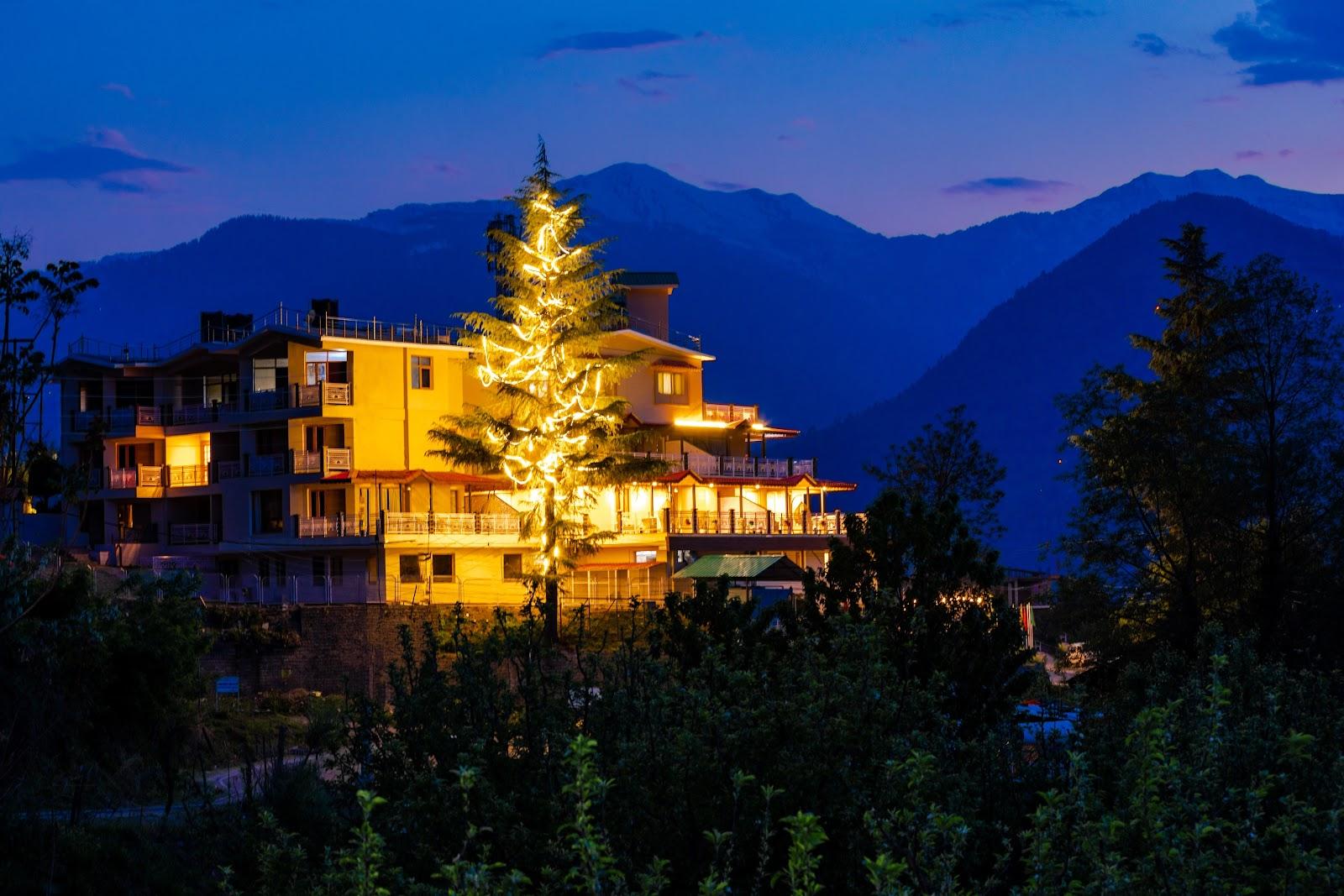 Anand Vardhan Resort Manali