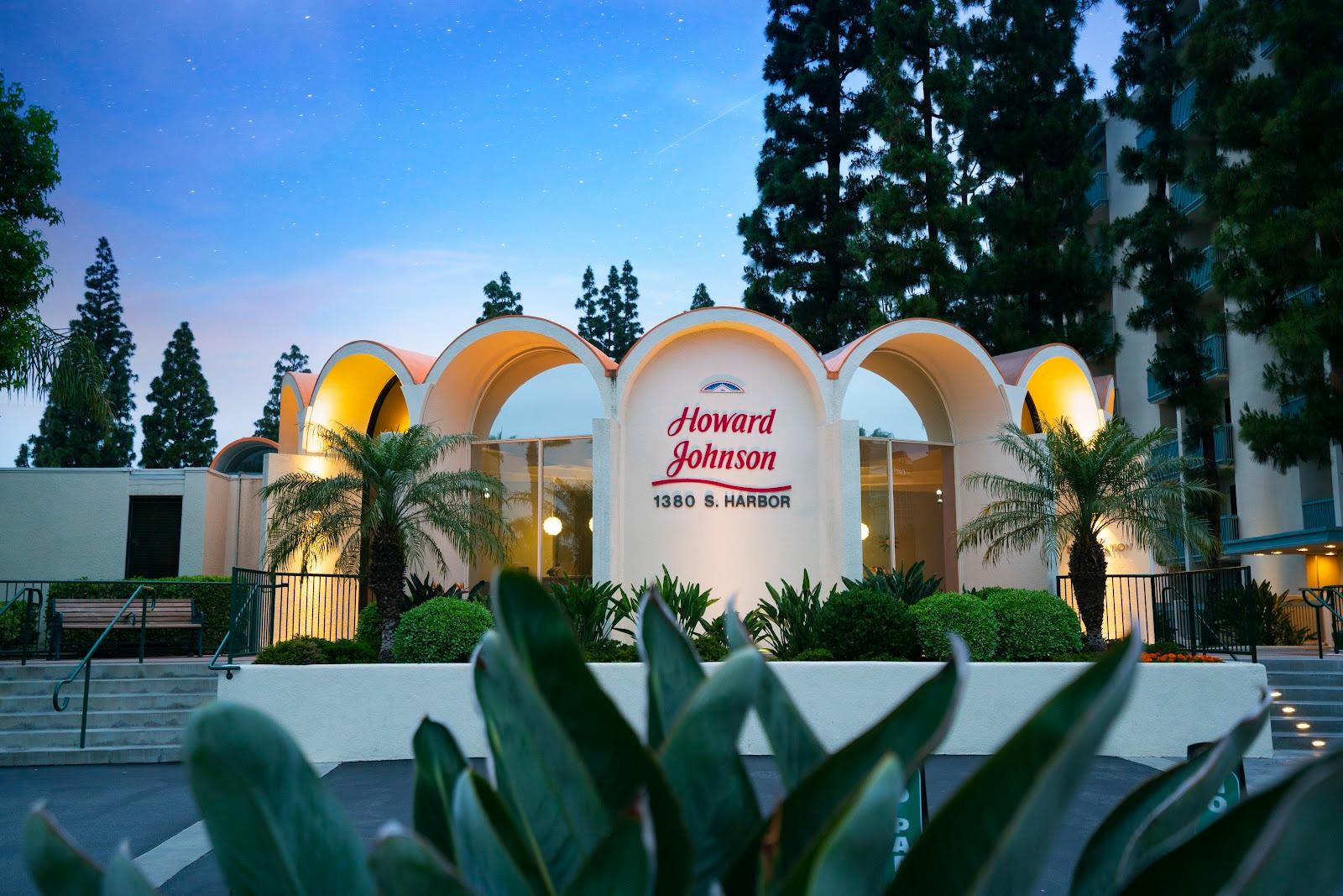 Howard Johnson by Wyndham Anaheim Hotel & Water Playground
