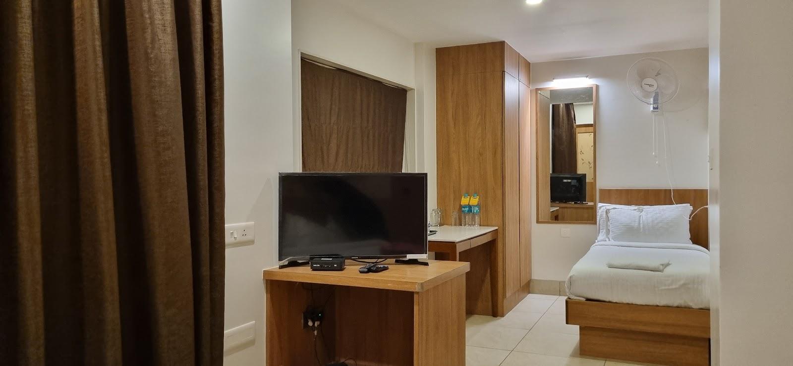 HOTEL PANCHAVATI EXPRESS – photo 3
