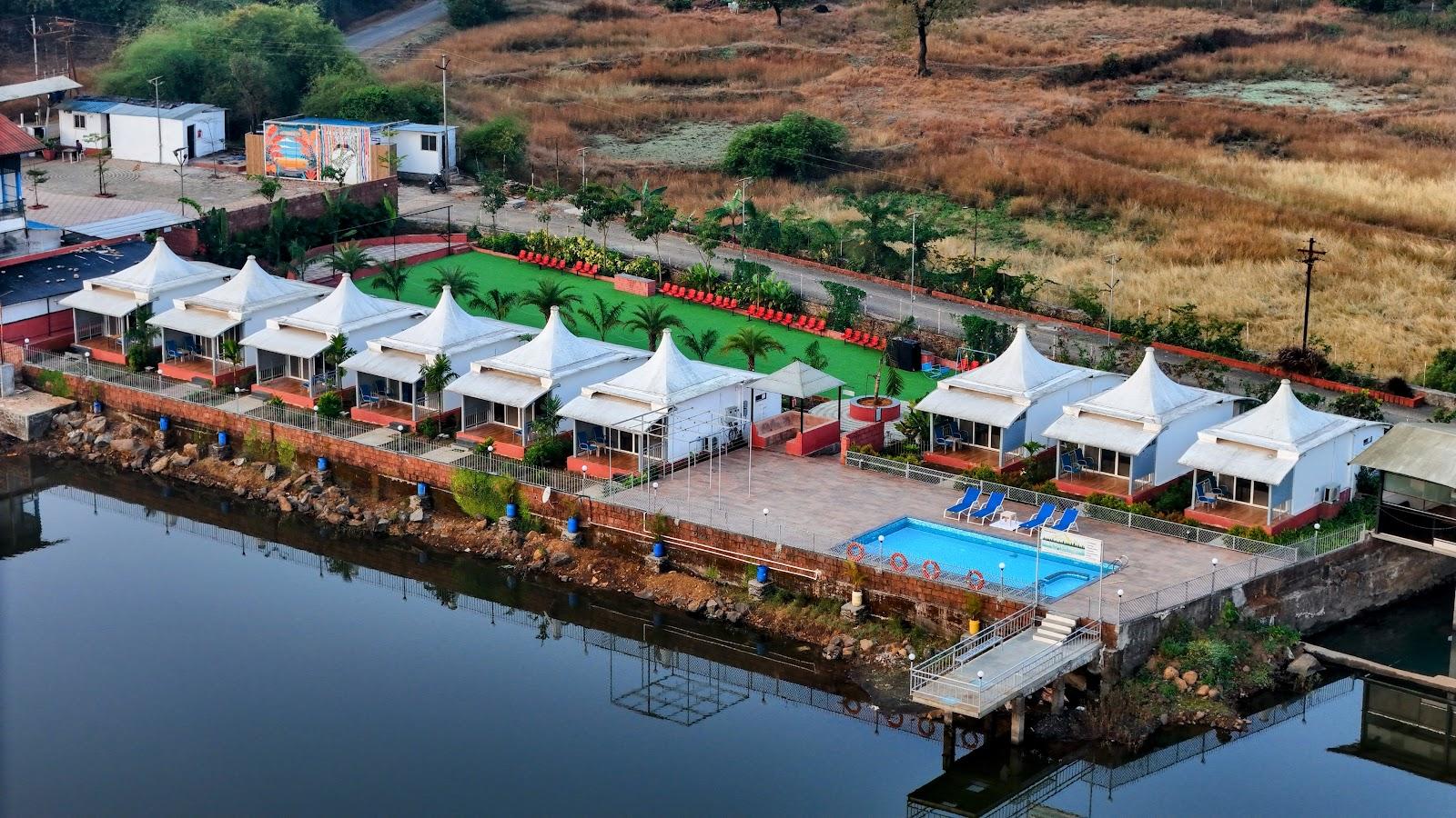 Lake Forest Resort