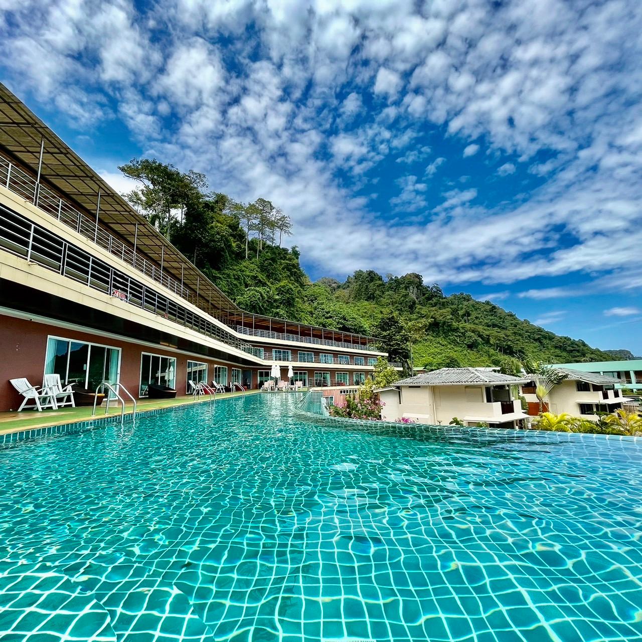 Phi Phi Cliff Beach Resort – photo 4