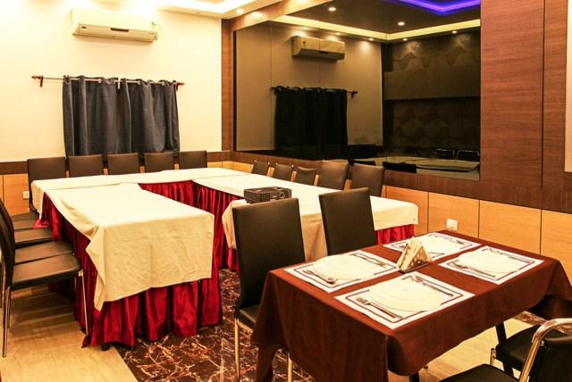 Hotel Esteem – photo 4