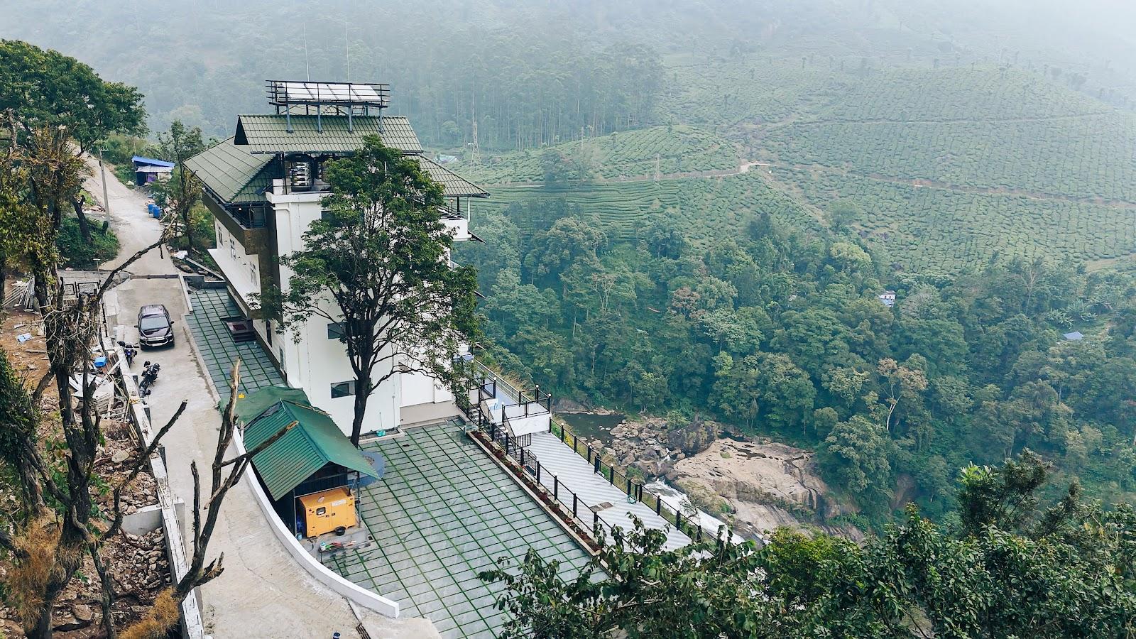 Silver Cascade , Munnar