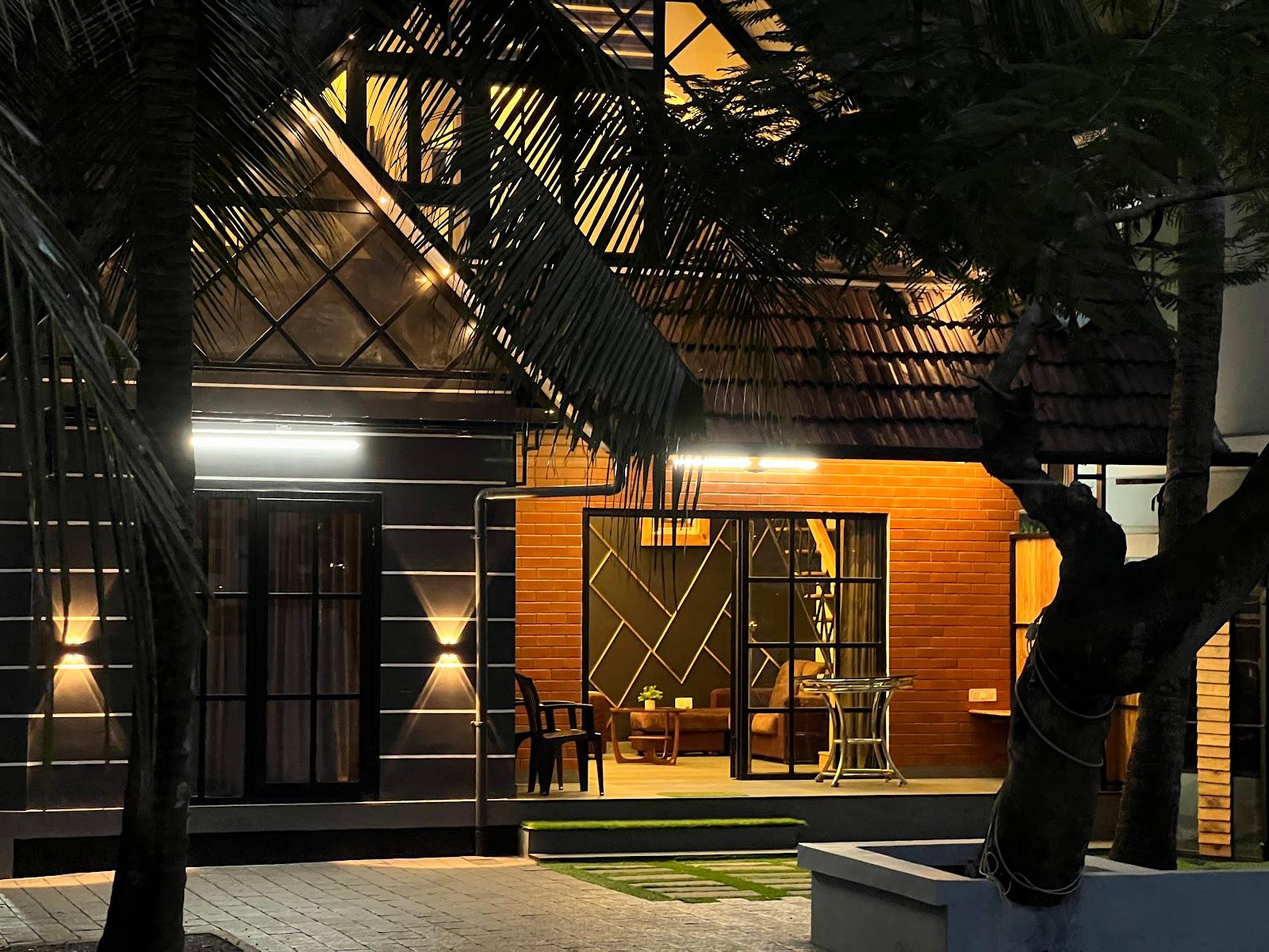 Marina Lounge waterfront Service Villa – photo 1