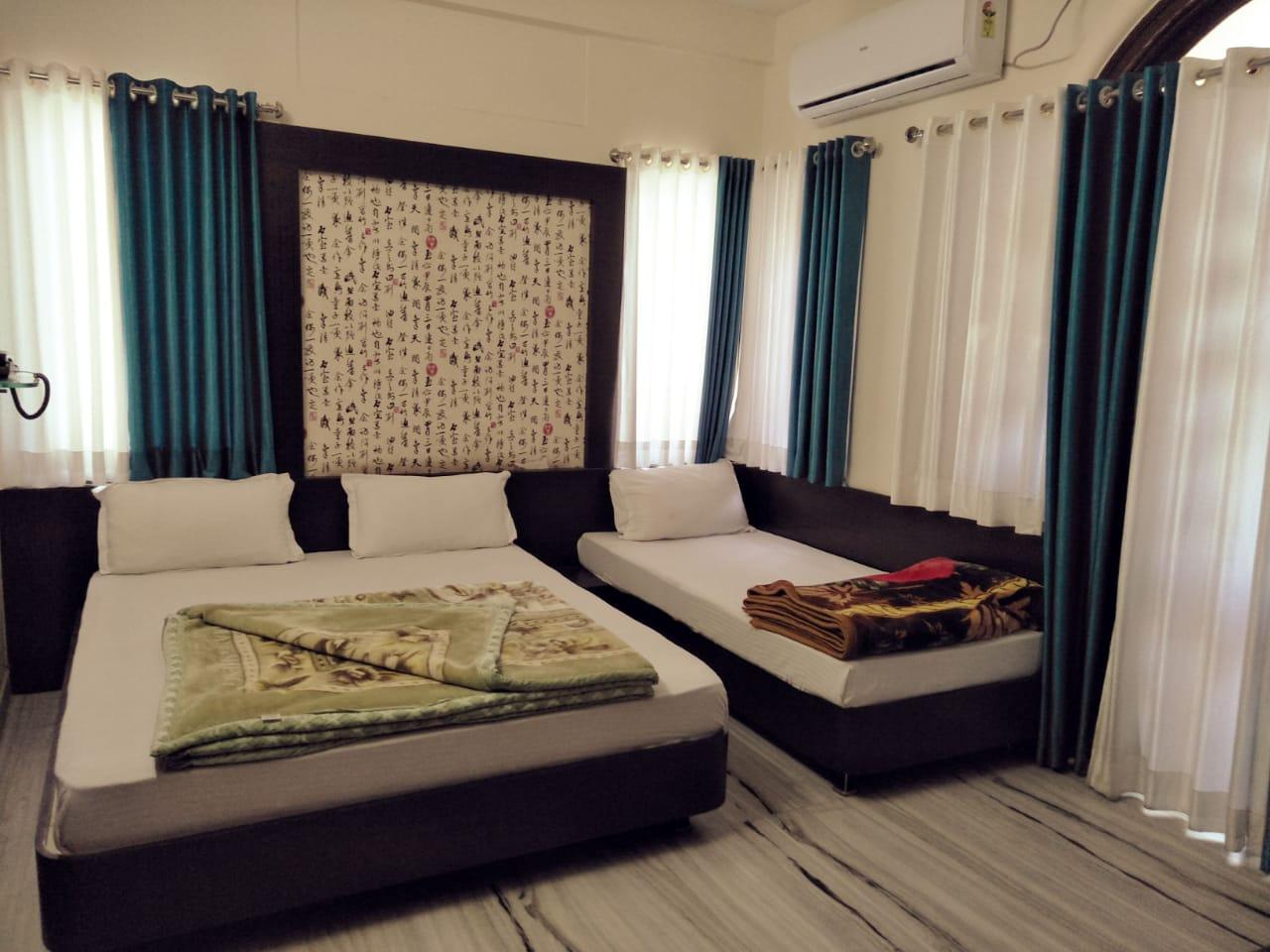 Hotel Vallabh Nidhi (Car Parking Facility) – photo 4