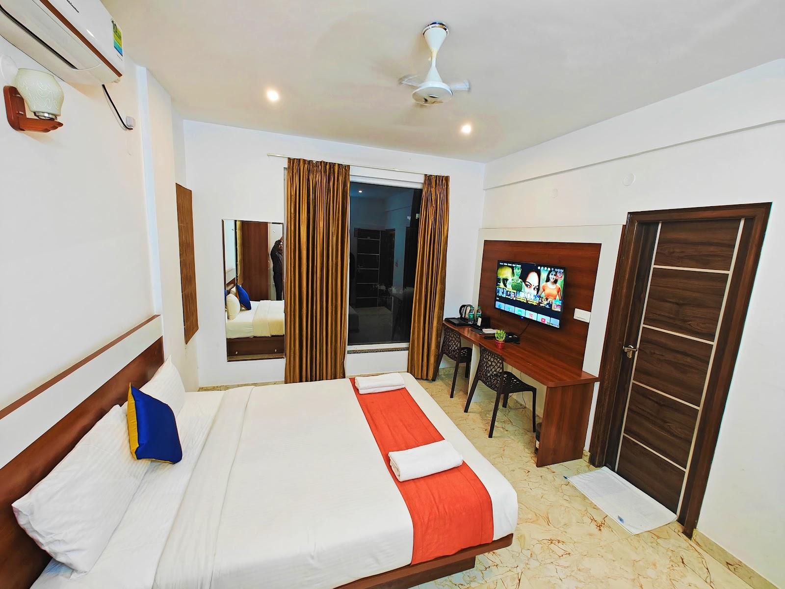 Keerthis Royal Suites Hotel Near Kempegoda Int'l Airport | Hourly Rooms Available – photo 3