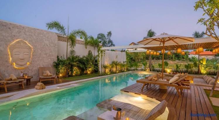 Luxurious New Designer Villa Next to the Beach – photo 3