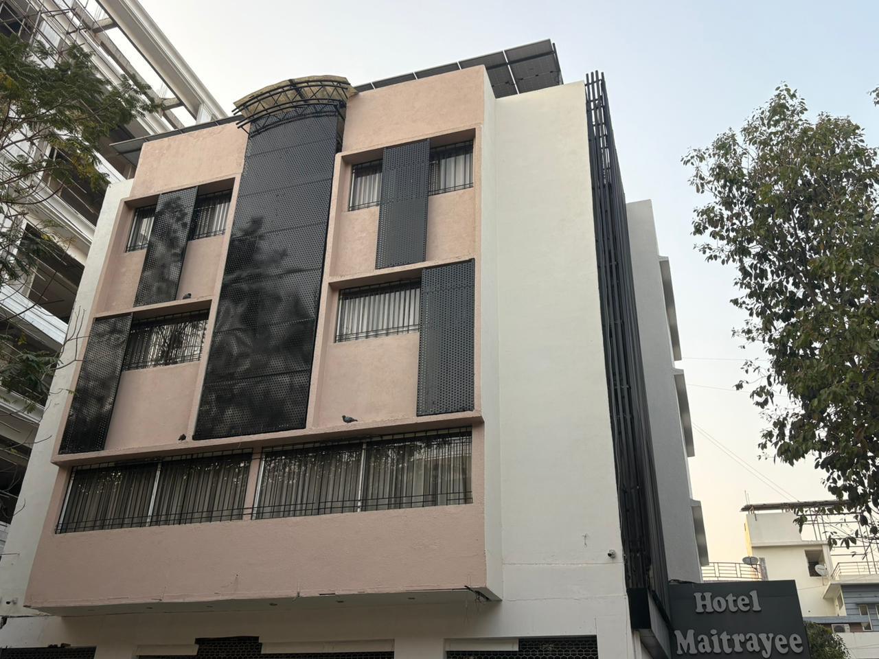 Hotel Maitrayee – photo 1