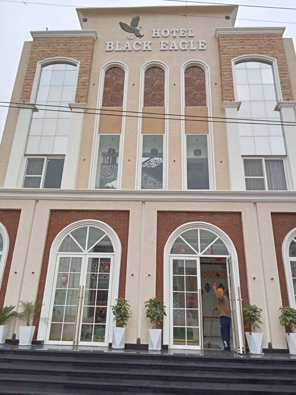 HOTEL BLACK EAGLE