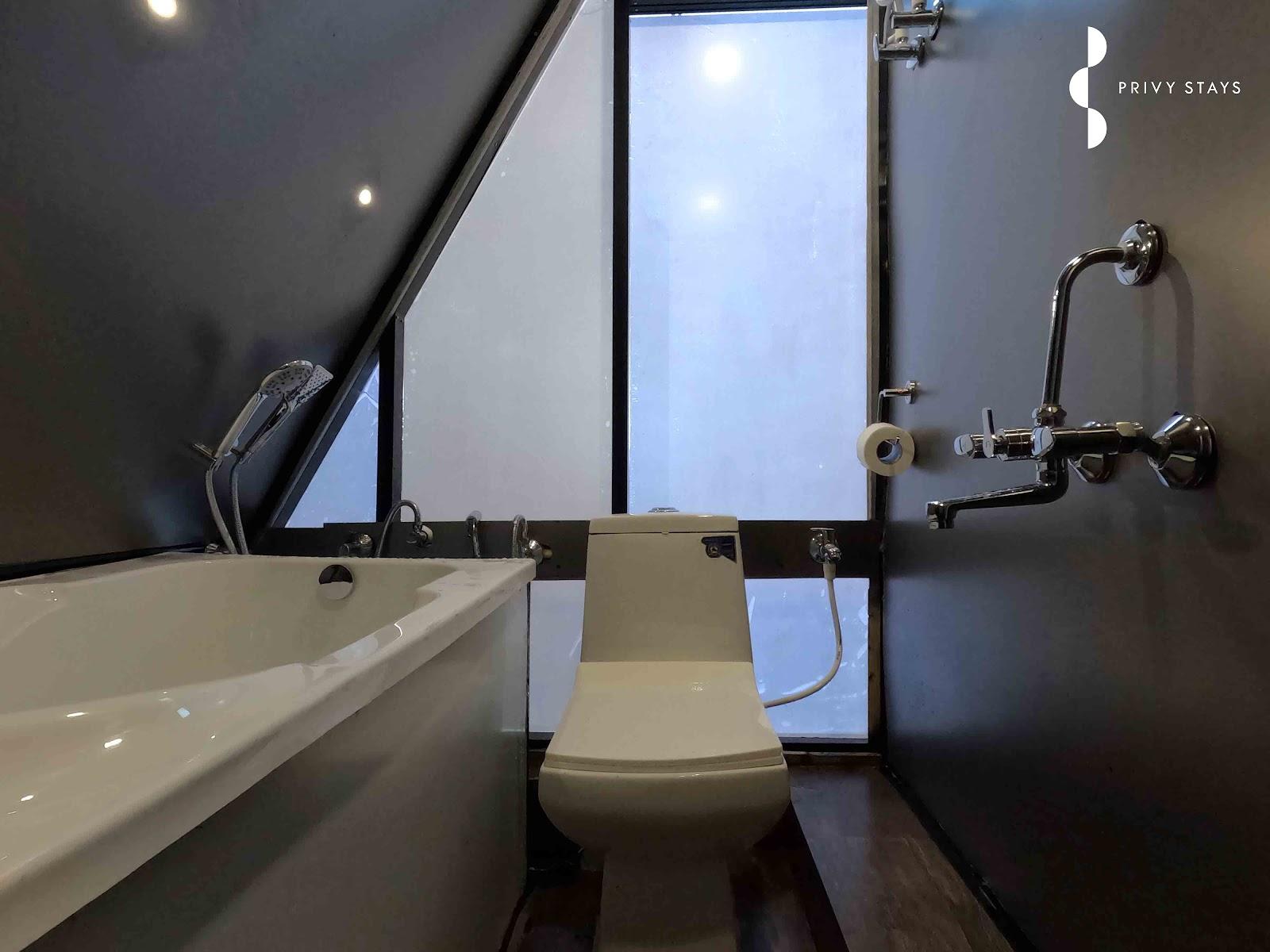 PrivyStays Rooftop Cabin – photo 4