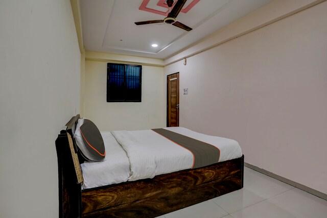 OYO The Kadodara Valentine's Hotel – photo 2