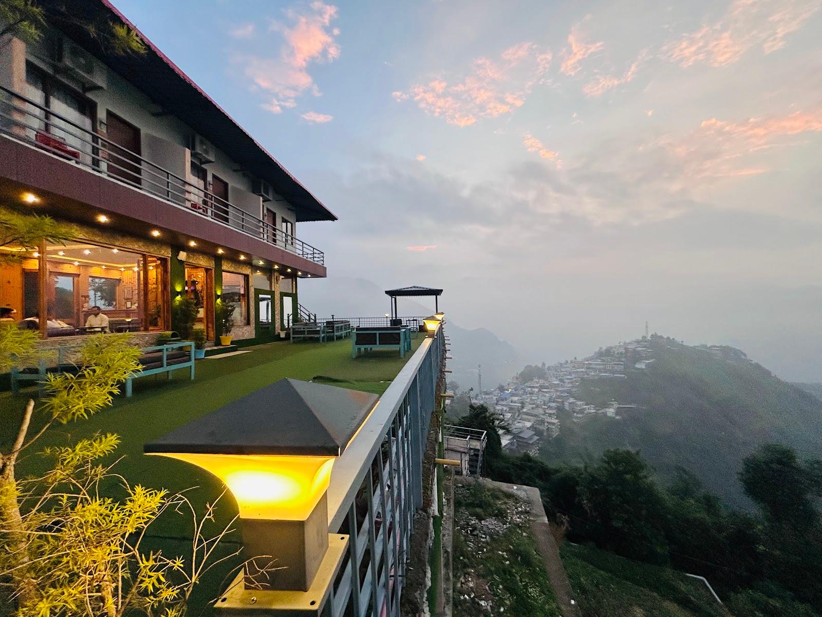 On the Edge- Hotel & Restaurant – photo 1