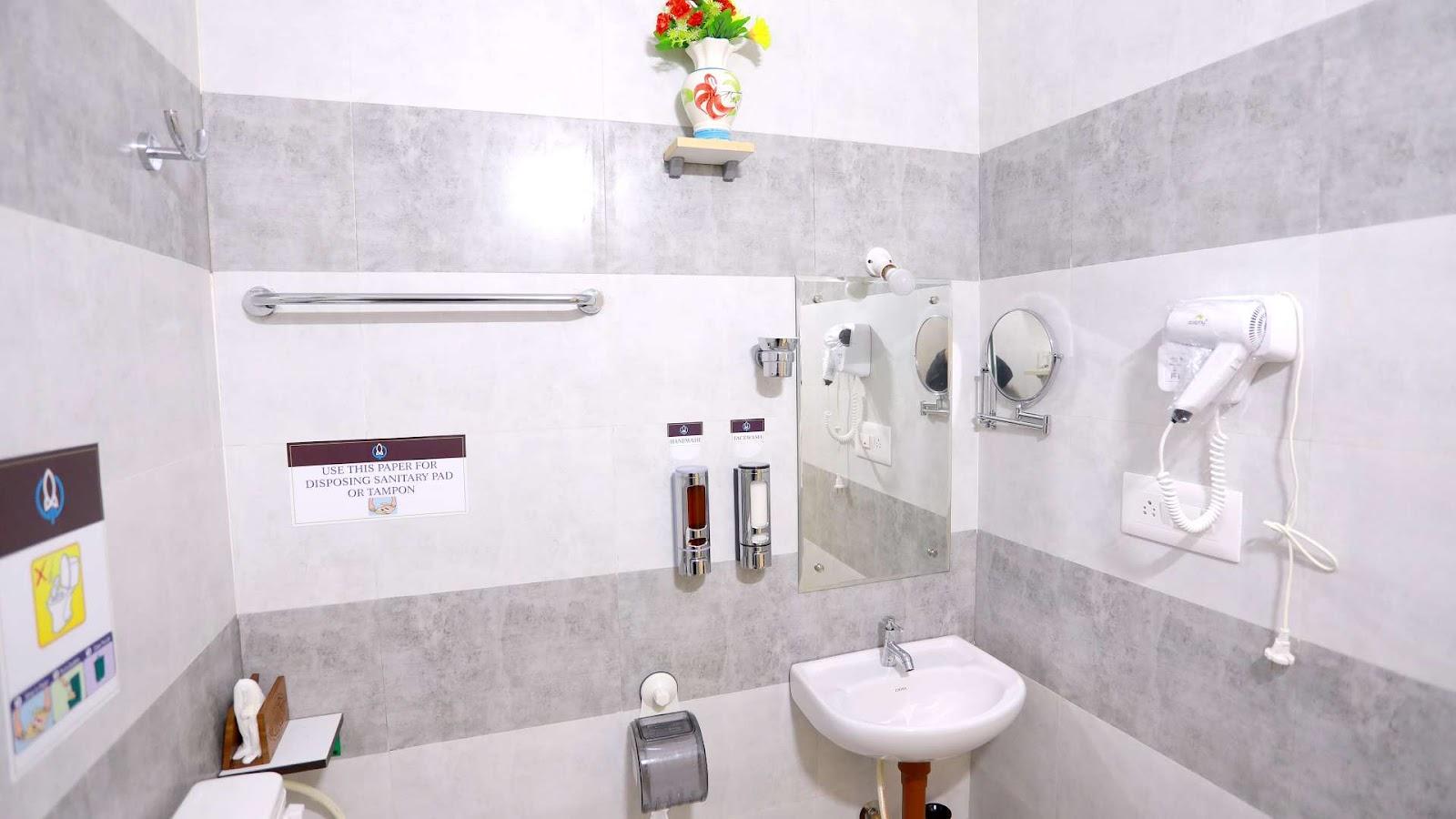 Base9 Cochin Airport Hotel – photo 4