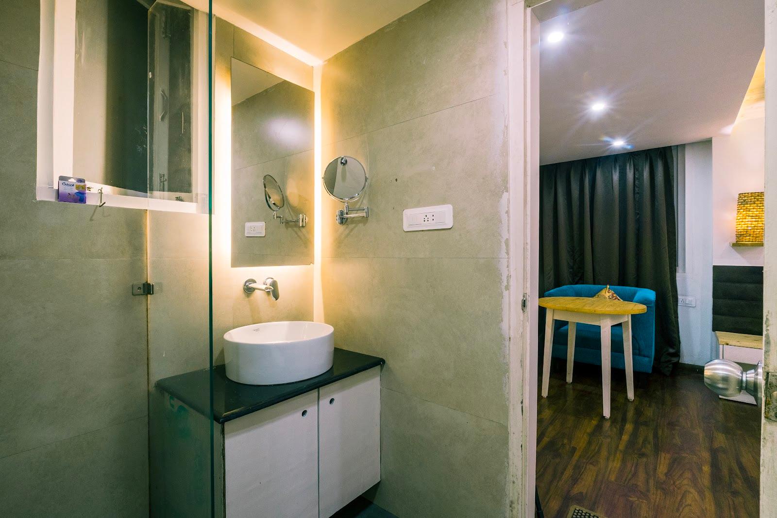 Sparrow Elements Boutique Near Mg Marg – photo 4