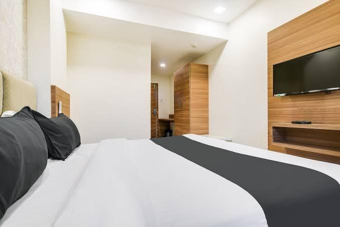 Super Townhouse Oak PTC MG Road – photo 2