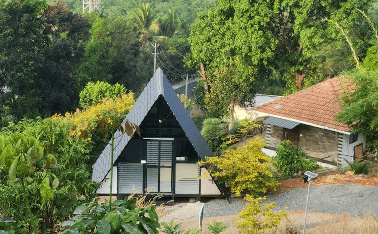 HOLIDAY VILLA KAKKADAMPOYIL