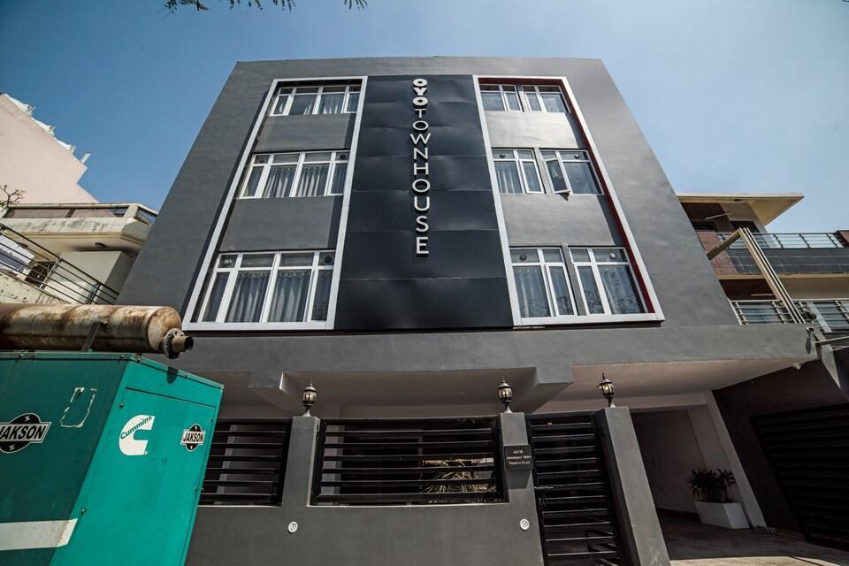 OYO Townhouse 086 Pankha Road – photo 1