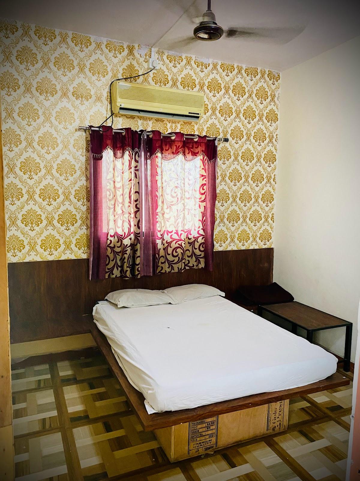 Hotel suswar lodge (couple's friendly Budget rooms) – photo 3
