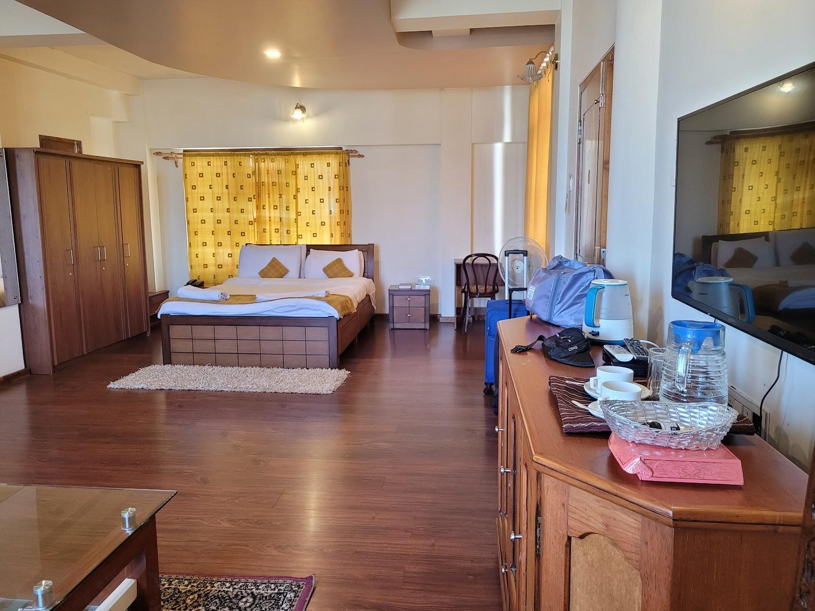 Woodland Hill Stay – photo 3