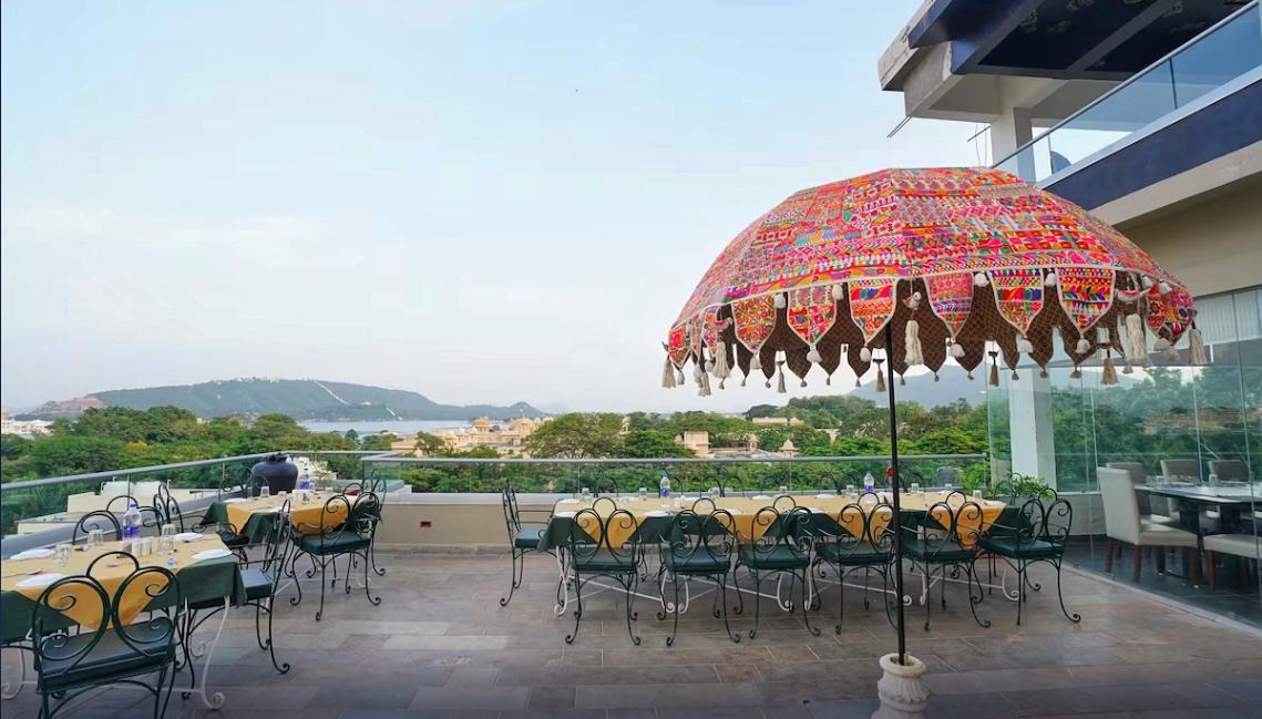 The Ramvilas - A Rooftop Pichola Lake View Hotel – photo 1