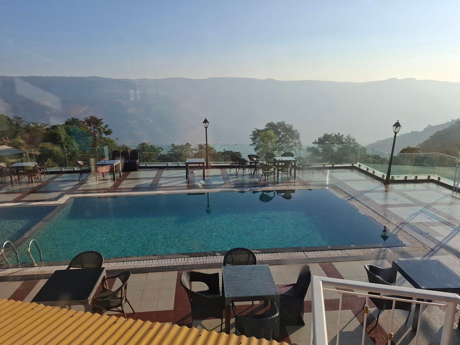 REGENTA PLACE GREENLEAF MAHABALESHWAR By Royal Orchid Hotels-Veg & Non Veg. – photo 4