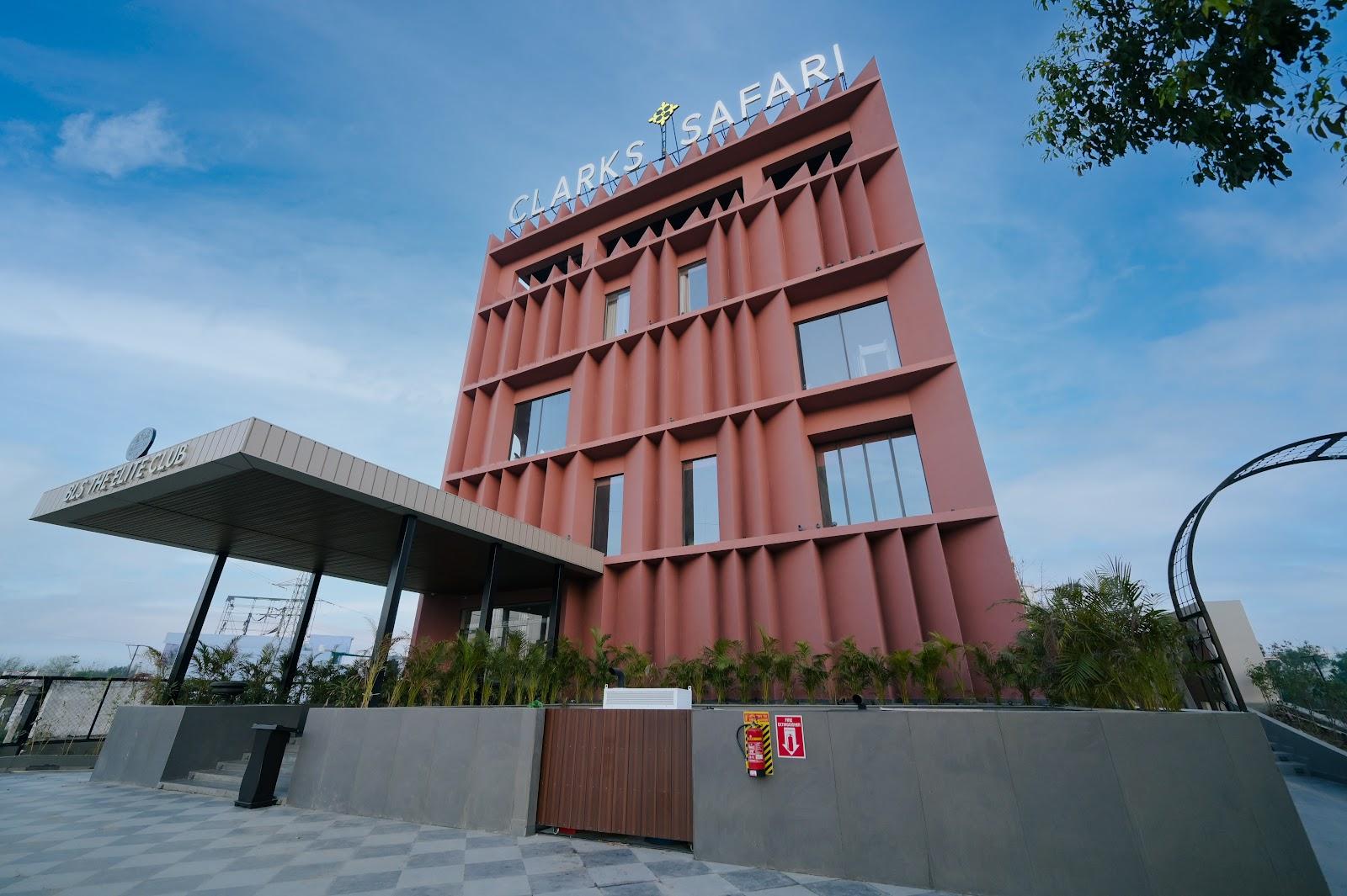 Clarks Safari Haridwar – photo 1