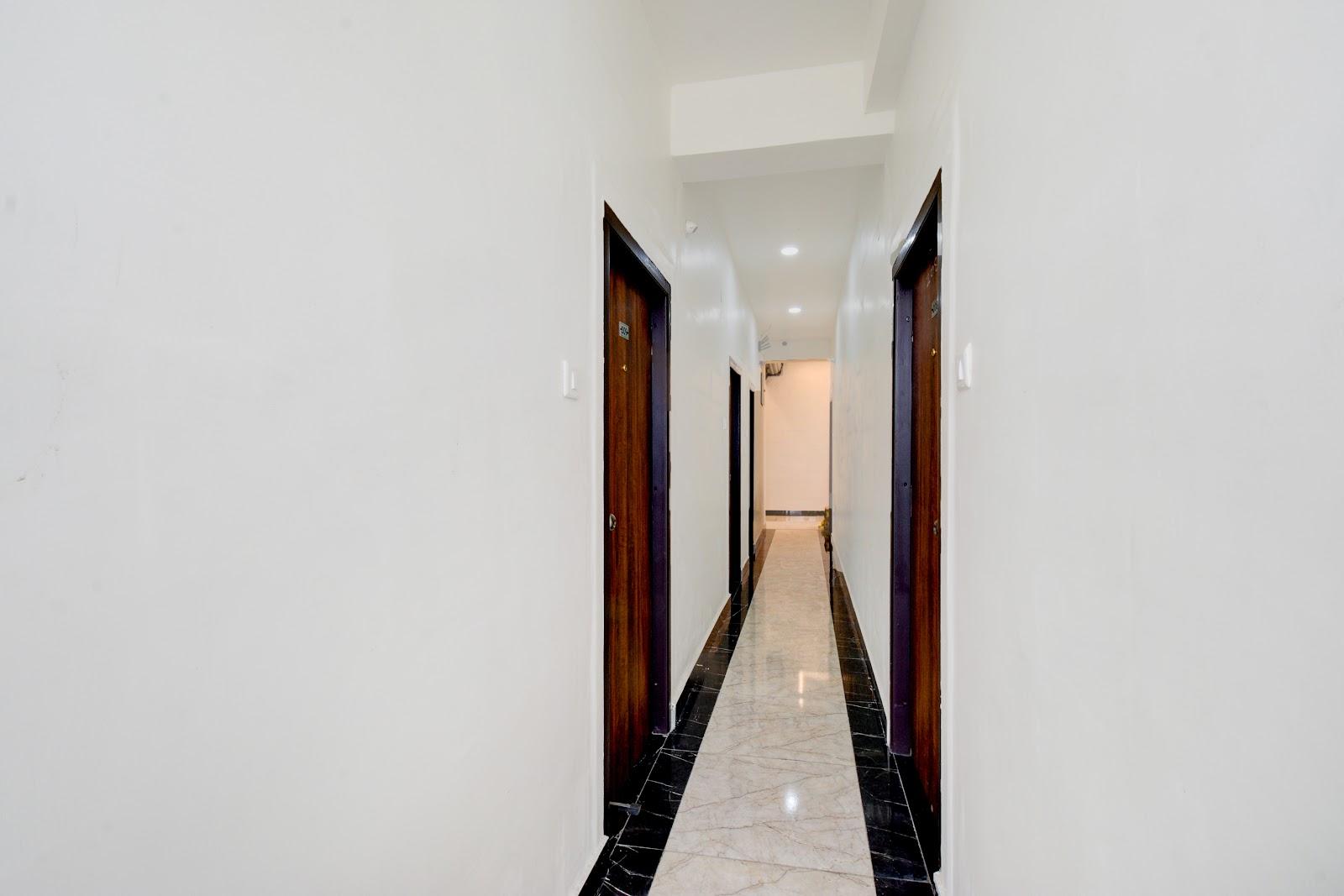 Super Townhouse Oak by OYO Nagole Metro Station Formerly Saka Arcade – photo 3