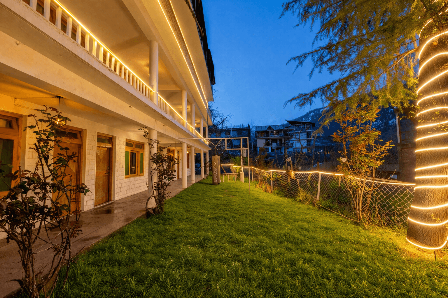 Beholden Stay & Cafe - Mountain View Boutique Stay in Old Manali – photo 1
