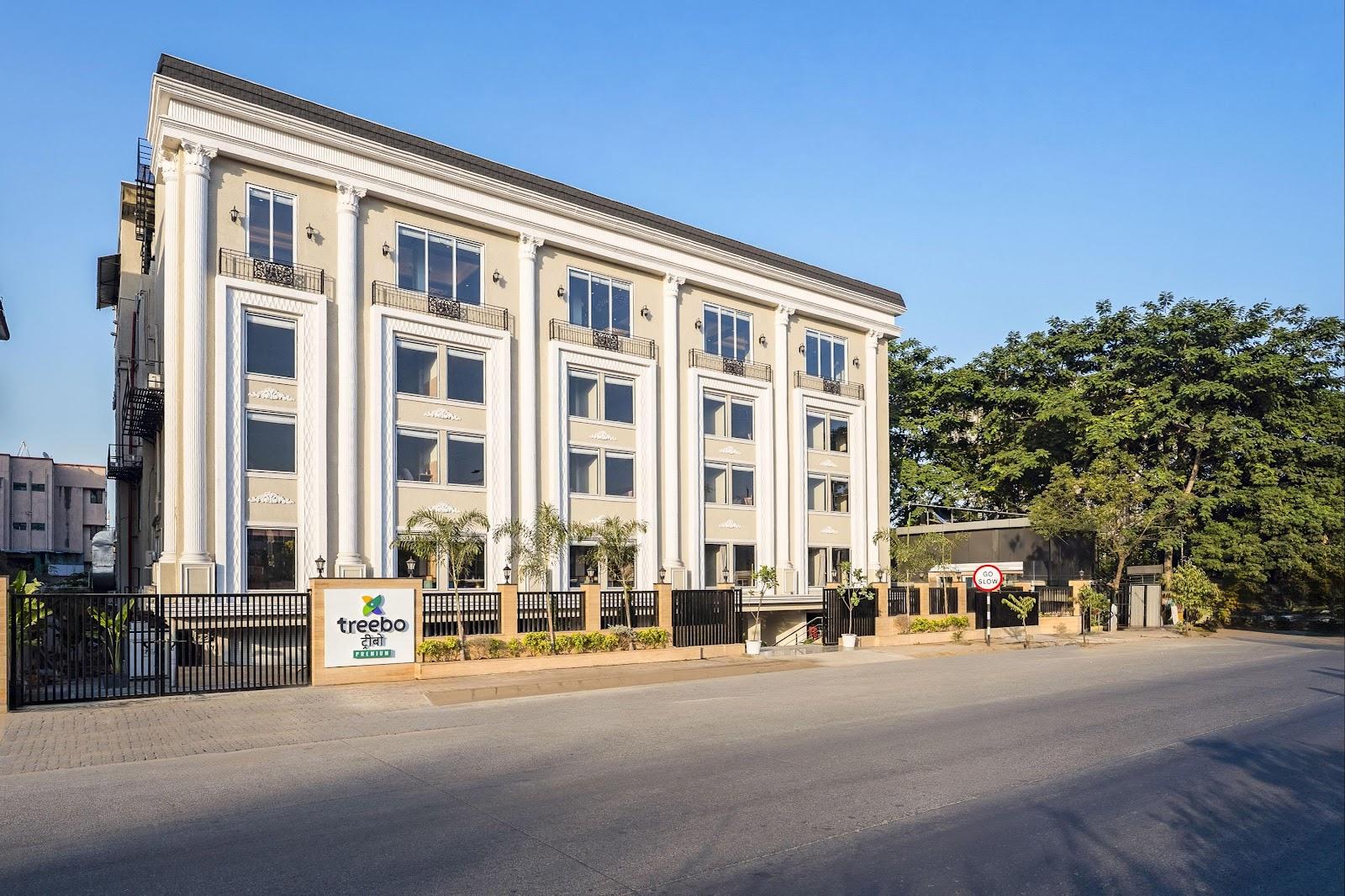 Treebo Premium Nagpur Automotive Square – photo 1