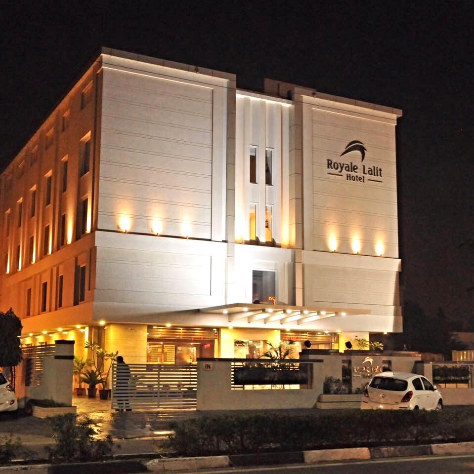 Royale Lalit – photo 1