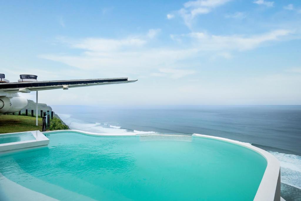 Private Jet Villa – photo 4