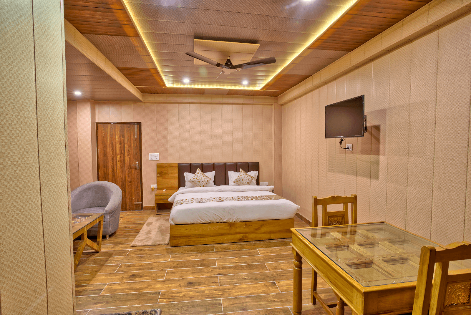 Yogved Hospitality and Resort – photo 3