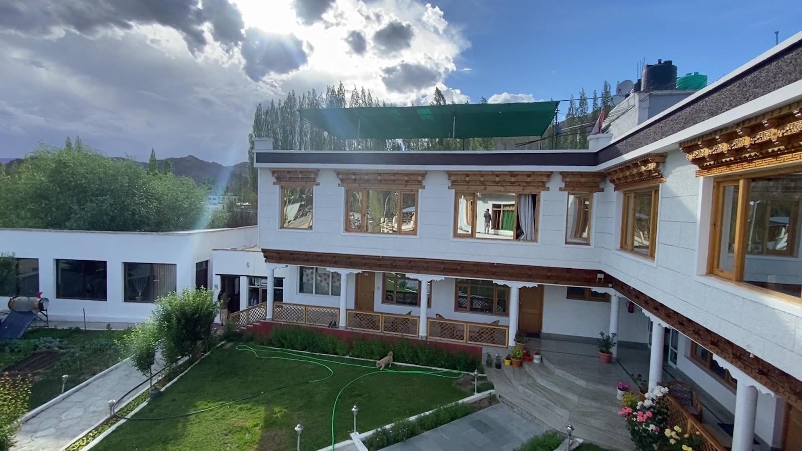 Zambala Inn – photo 2