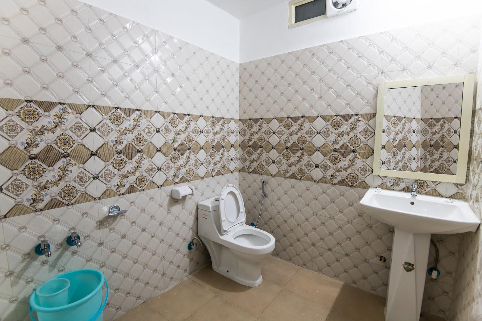 India Hotel - Mall Road Nainital - Lake View – photo 4