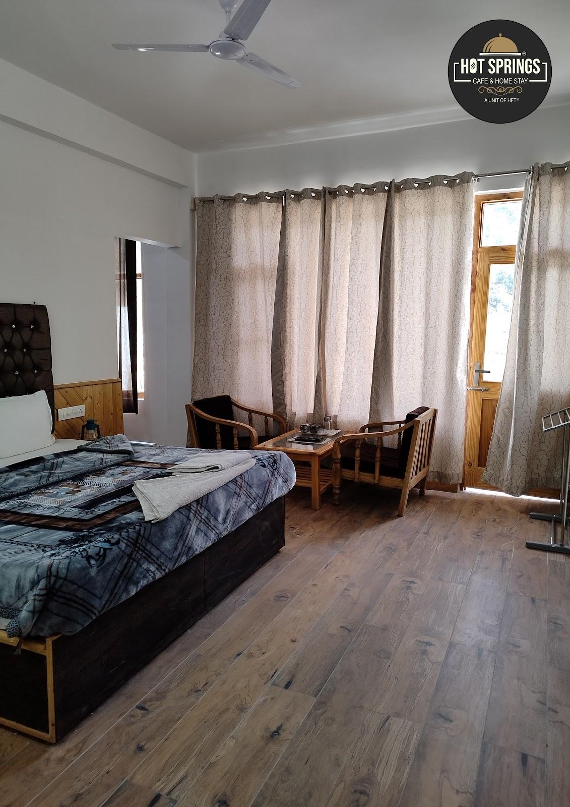 Hot Springs Cafe & Homestay – photo 3