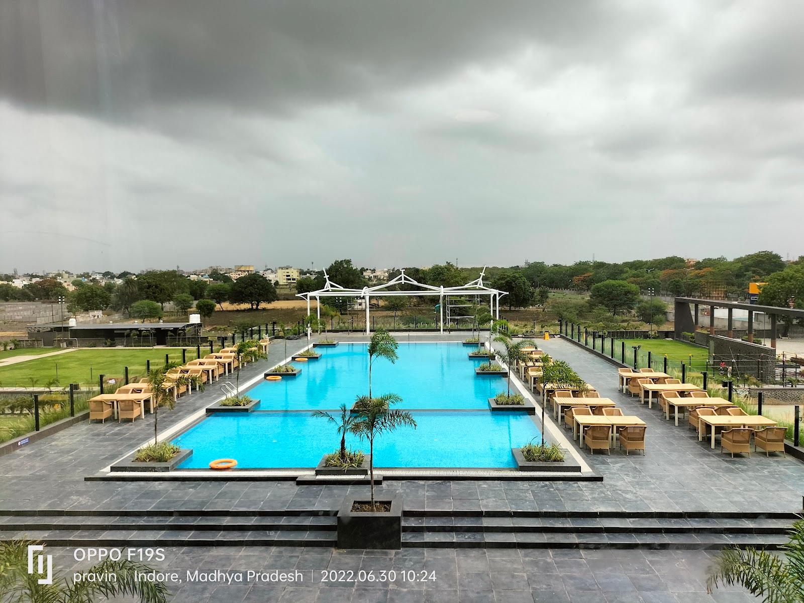 Essentia Luxury Hotel Indore – photo 4