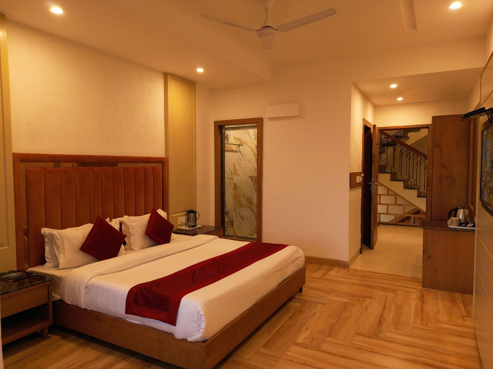 Luxury Inn by Stotrak Hotels | Best Hotel In Mussoorie With Valley View Rooms on Mall Road – photo 4