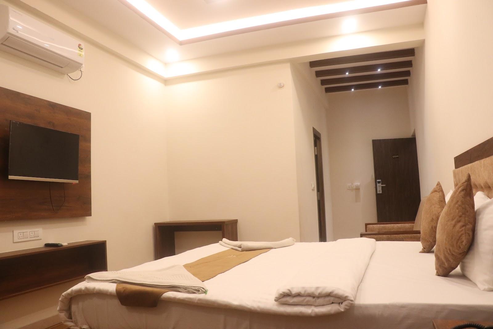 UPTOWN SUITES – photo 2