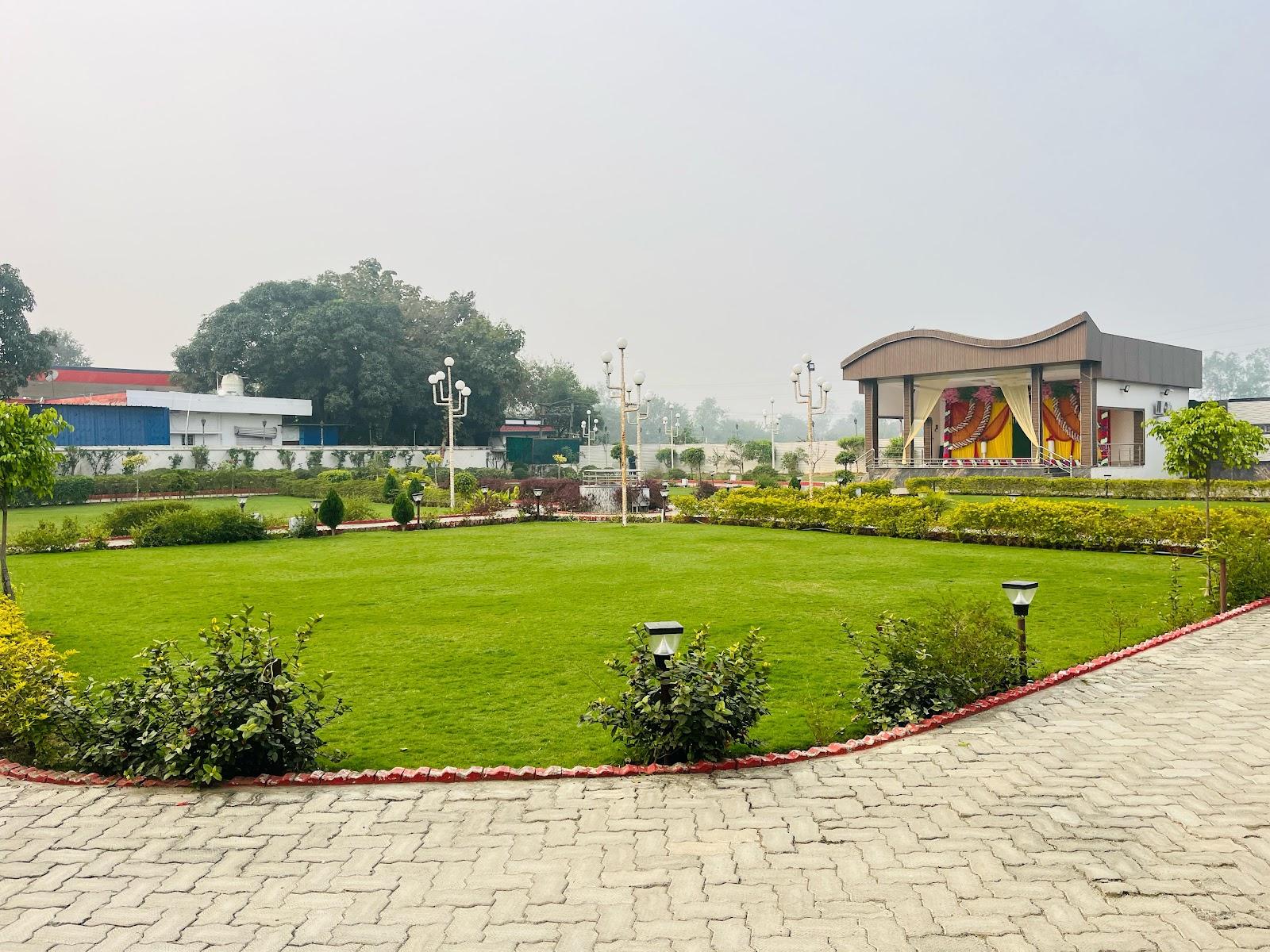 Resort & Restaurant – photo 2